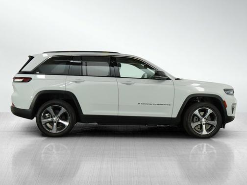 2023 Jeep Grand Cherokee Base