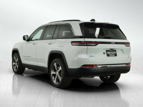 2023 Jeep Grand Cherokee Base