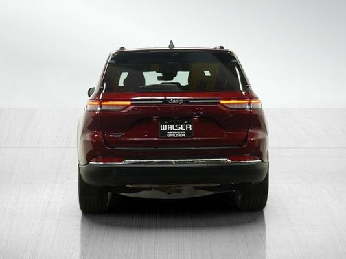 2022 Jeep Grand Cherokee Base