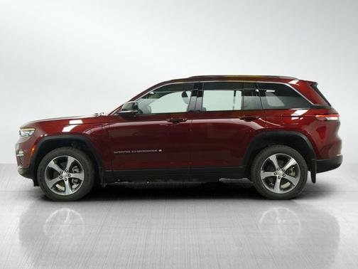 2022 Jeep Grand Cherokee Base