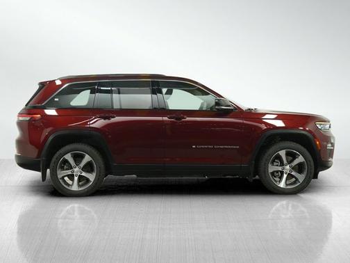 2022 Jeep Grand Cherokee Base