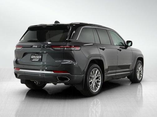 2022 Jeep Grand Cherokee Summit