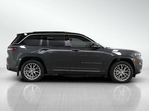 2022 Jeep Grand Cherokee Summit