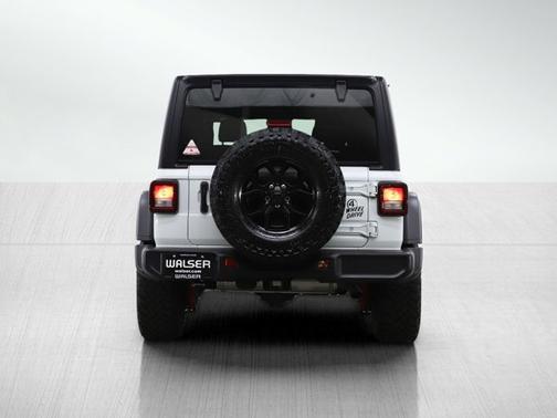 Bright White Clearcoat 2024 Jeep Wrangler Willys