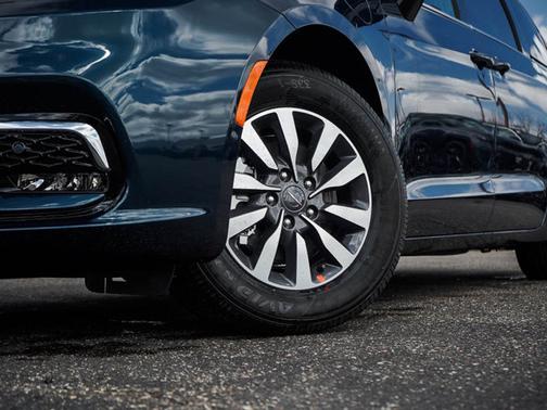 2025 Chrysler Pacifica Hybrid Hybrid Select
