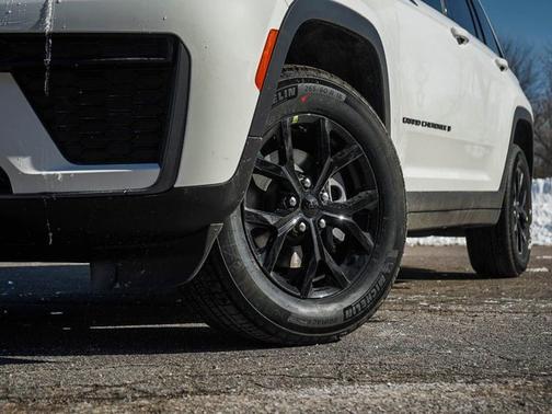 2026 Jeep Grand Cherokee Laredo Altitude