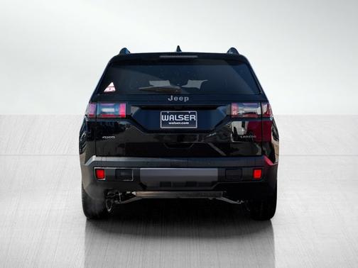 Diamond Black Crystal Pearlcoat 2026 Jeep Cherokee Laredo