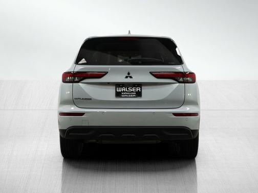 2024 Mitsubishi Outlander ES