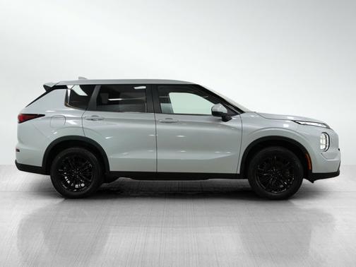2024 Mitsubishi Outlander ES