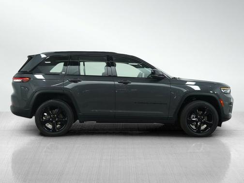 2022 Jeep Grand Cherokee Altitude
