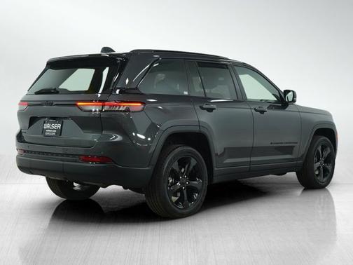 2022 Jeep Grand Cherokee Altitude