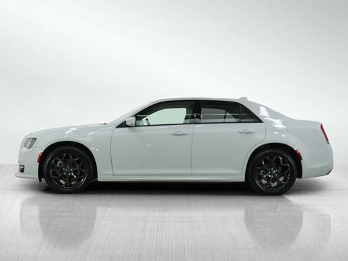 2023 Chrysler 300 Touring L
