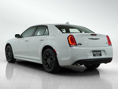 2023 Chrysler 300 Touring L