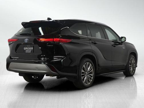 2021 Toyota Highlander Hybrid Platinum