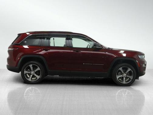 2022 Jeep Grand Cherokee Base