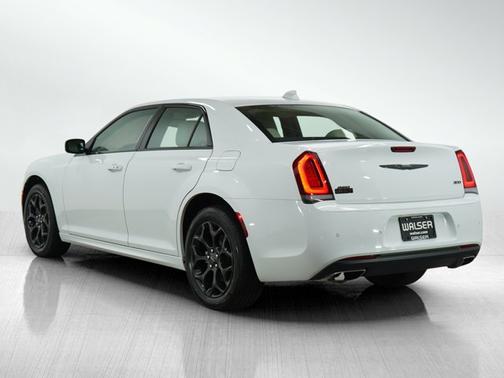 2023 Chrysler 300 Touring L