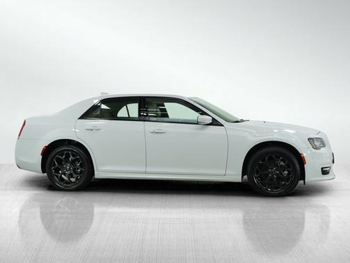 2023 Chrysler 300 Touring L
