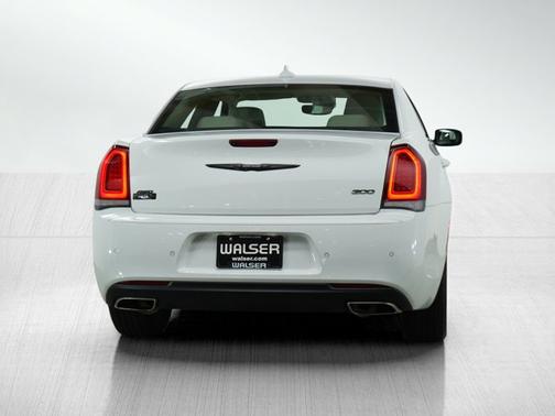 2023 Chrysler 300 Touring L