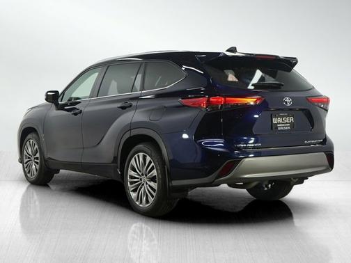 2022 Toyota Highlander Platinum