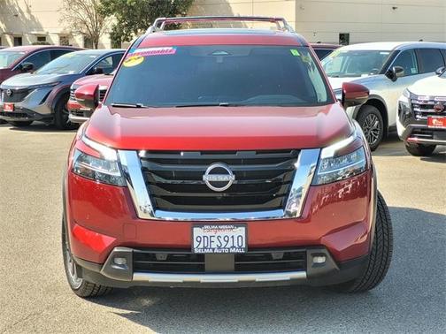 2022 Nissan Pathfinder SL