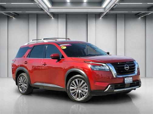 2022 Nissan Pathfinder SL