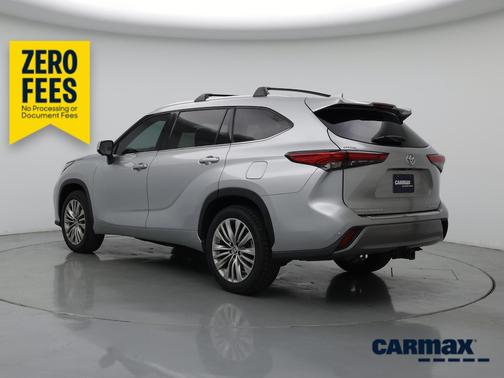 Silver 2023 Toyota Highlander Platinum