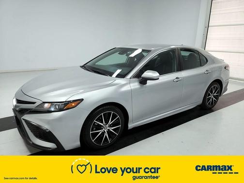 Photo 3 of 24 of 2021 Toyota Camry SE