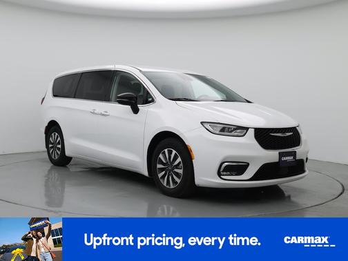 White 2024 Chrysler Pacifica Hybrid Select