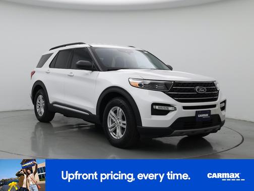 White 2023 Ford Explorer XLT