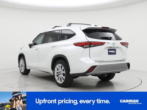 White 2023 Toyota Highlander Platinum