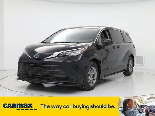 2023 Toyota Sienna LE