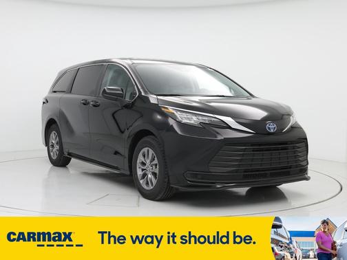 2023 Toyota Sienna LE