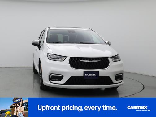 White 2023 Chrysler Pacifica Hybrid Limited