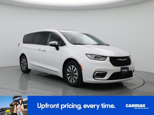 White 2023 Chrysler Pacifica Hybrid Limited
