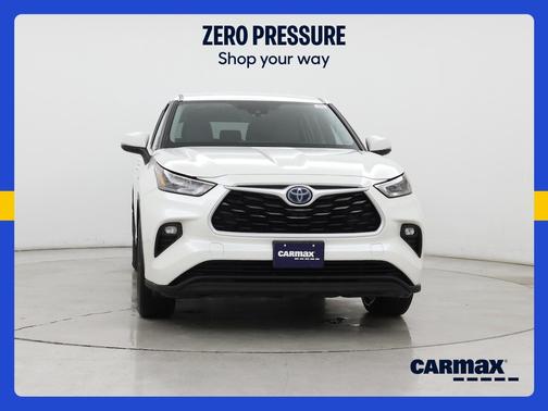 White 2020 Toyota Highlander Hybrid LE