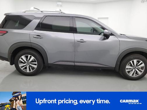 Gray 2022 Nissan Pathfinder SL