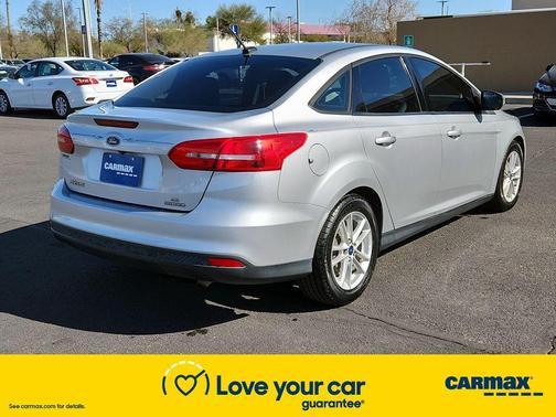 Photo 5 of 25 of 2015 Ford Focus SE