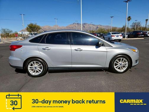 Photo 4 of 25 of 2015 Ford Focus SE