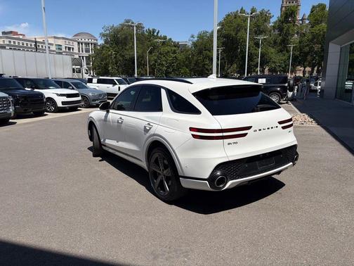 Uyuni White 2023 Genesis GV70 2.5T AWD