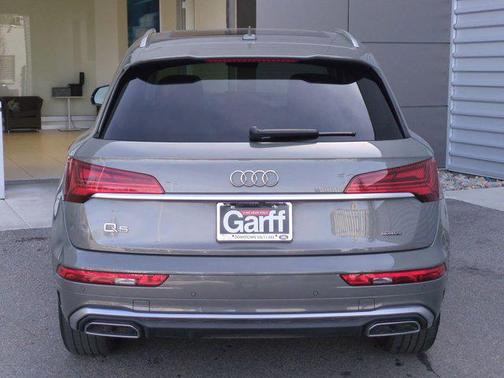 Chronos Gray Metallic 2023 Audi Q5 e 55 S line Premium Plus