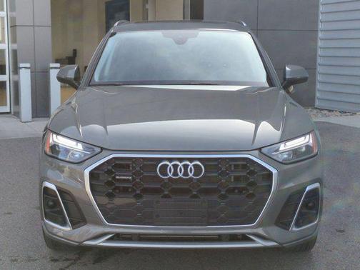 Chronos Gray Metallic 2023 Audi Q5 e 55 S line Premium Plus