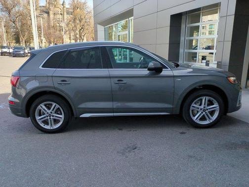 Chronos Gray Metallic 2023 Audi Q5 e 55 S line Premium Plus