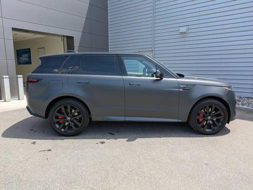 Carpathian Grey Premium Metallic 2025 Land Rover Range Rover Sport SE