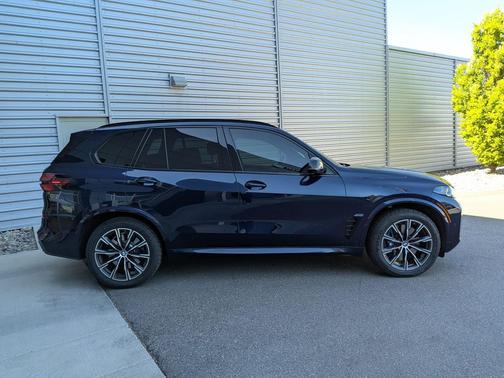 Tanzanite Blue II Metallic 2025 BMW X5 M60i