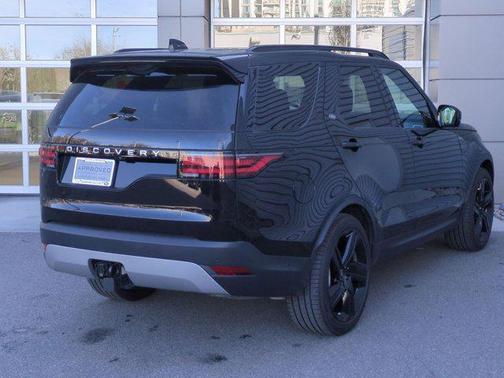 Santorini Black Metallic 2025 Land Rover Discovery P300 S