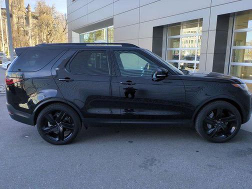 Santorini Black Metallic 2025 Land Rover Discovery P300 S