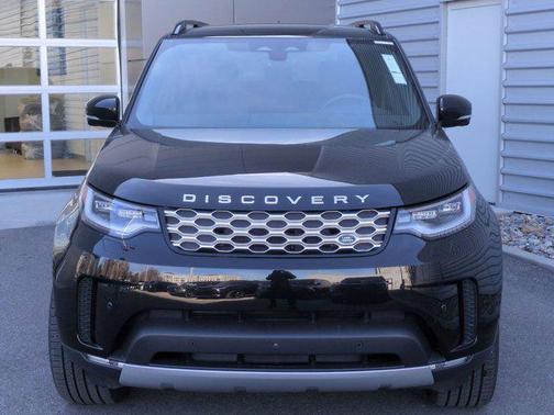 Santorini Black Metallic 2025 Land Rover Discovery P300 S