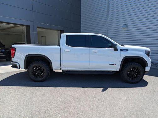 Summit White 2024 GMC Sierra 1500 AT4