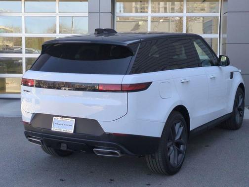 Fuji White 2026 Land Rover Range Rover Sport SE