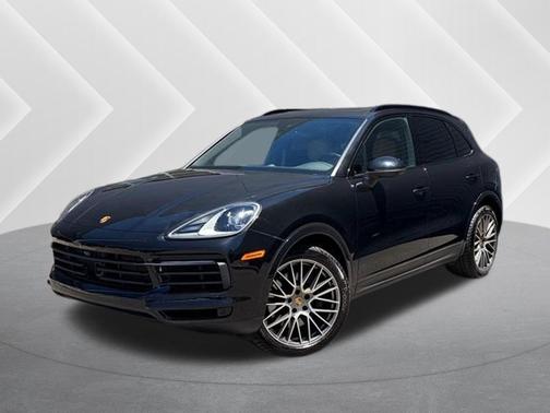 Chromite Black Metallic 2023 Porsche Cayenne Platinum Edition